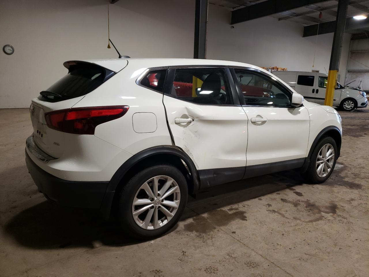 2017 NISSAN ROGUE SPOR - Фото 3