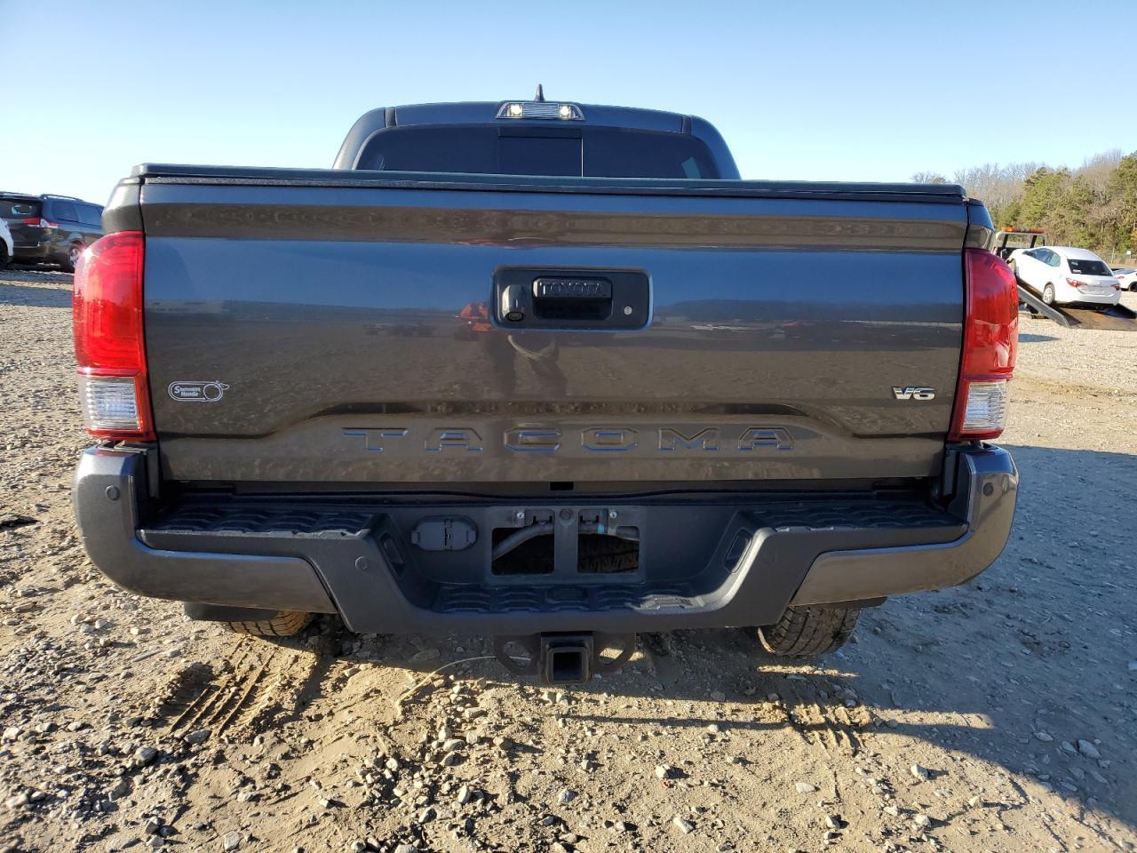 2017 TOYOTA TACOMA DOU - Фото 6
