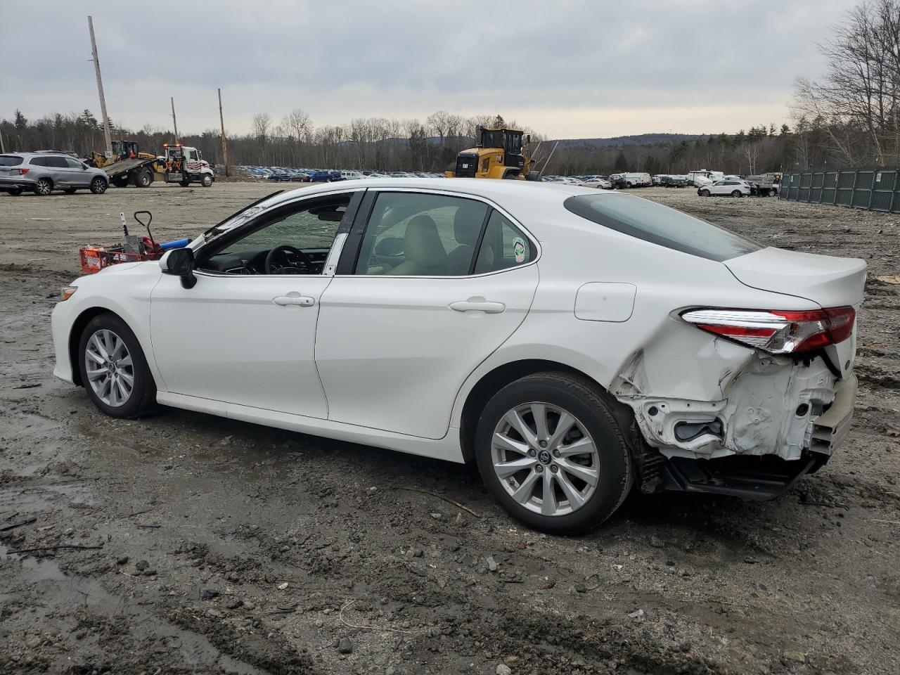 2018 TOYOTA CAMRY L - Фото 2