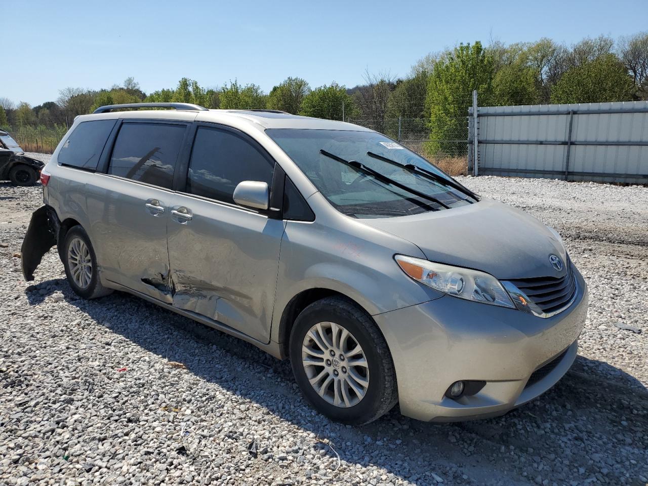 2015 TOYOTA SIENNA XLE - Фото 4