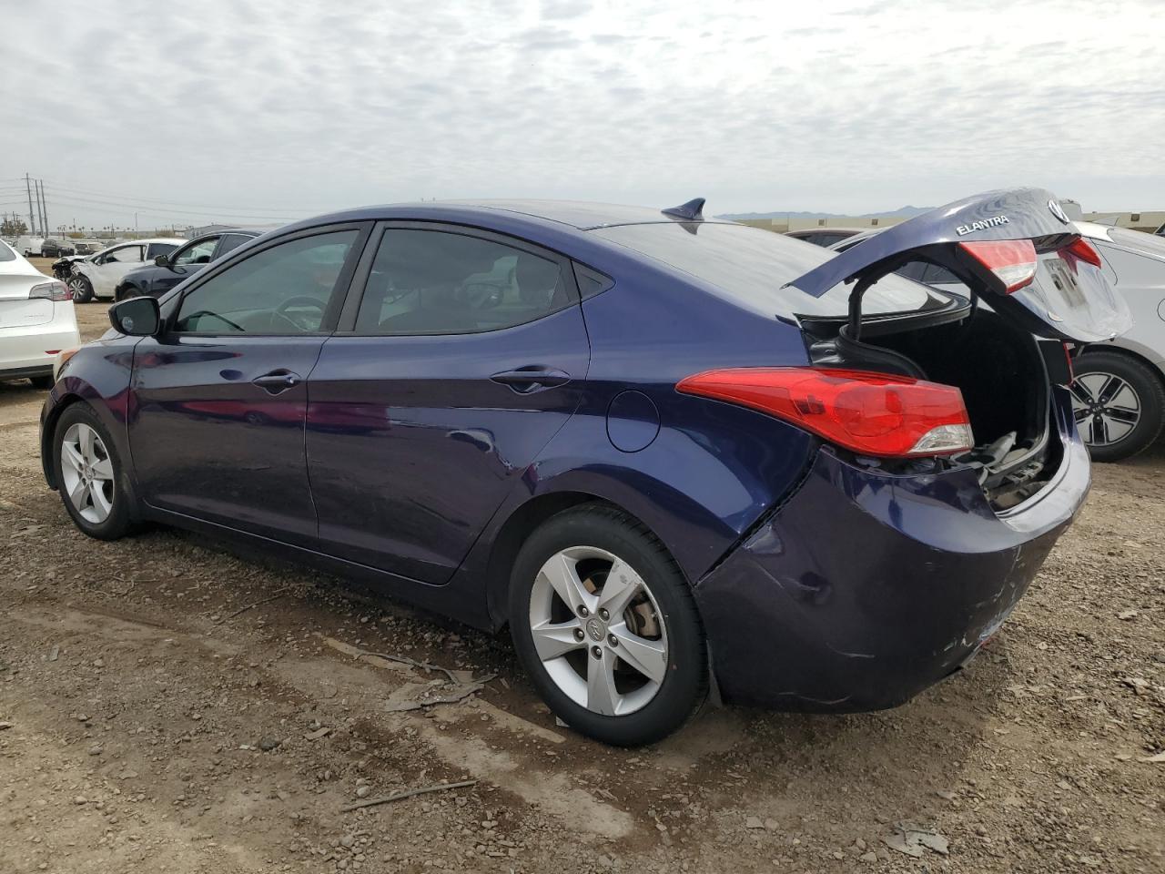 2013 HYUNDAI ELANTRA GL - Image 2