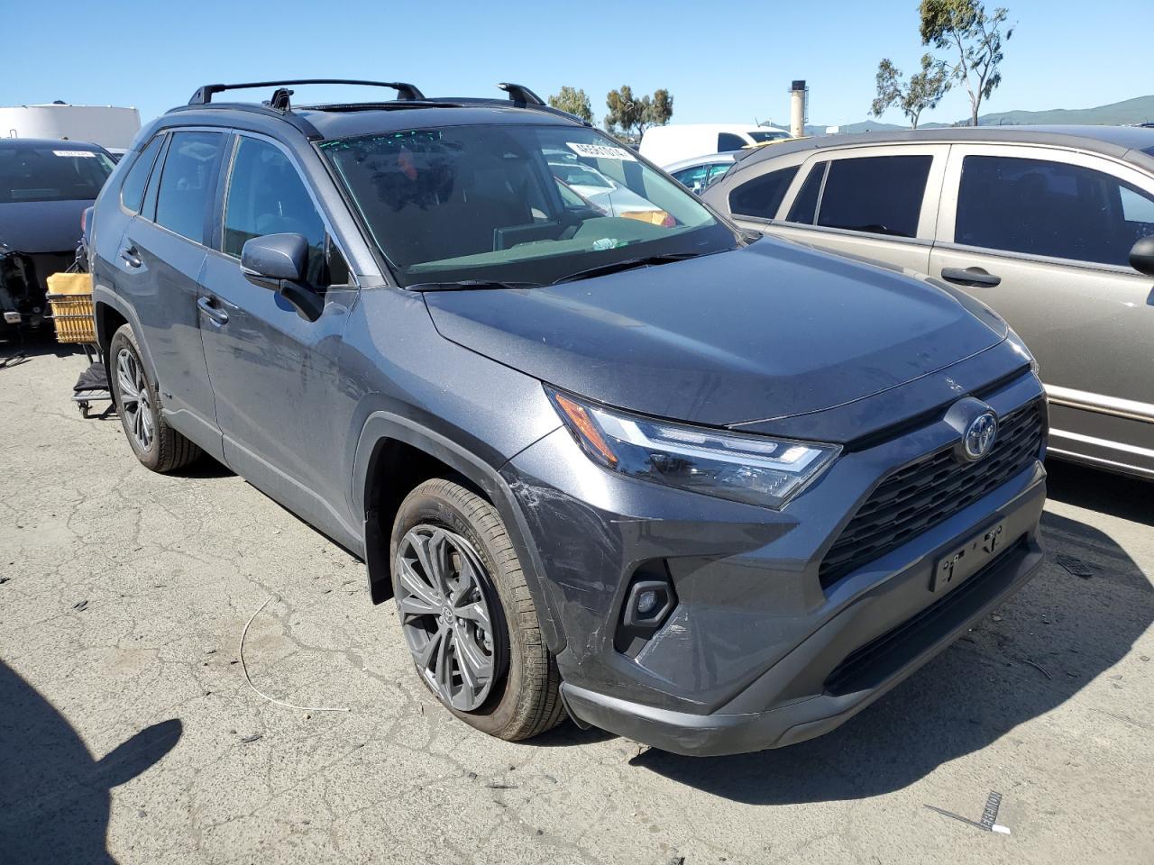 2024 TOYOTA RAV4 XLE P - Фото 4