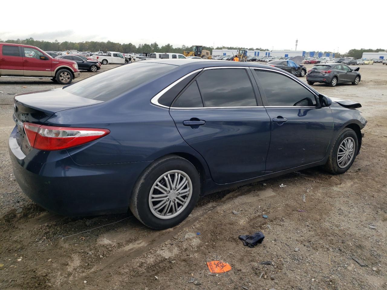 2017 TOYOTA CAMRY LE - Фото 3