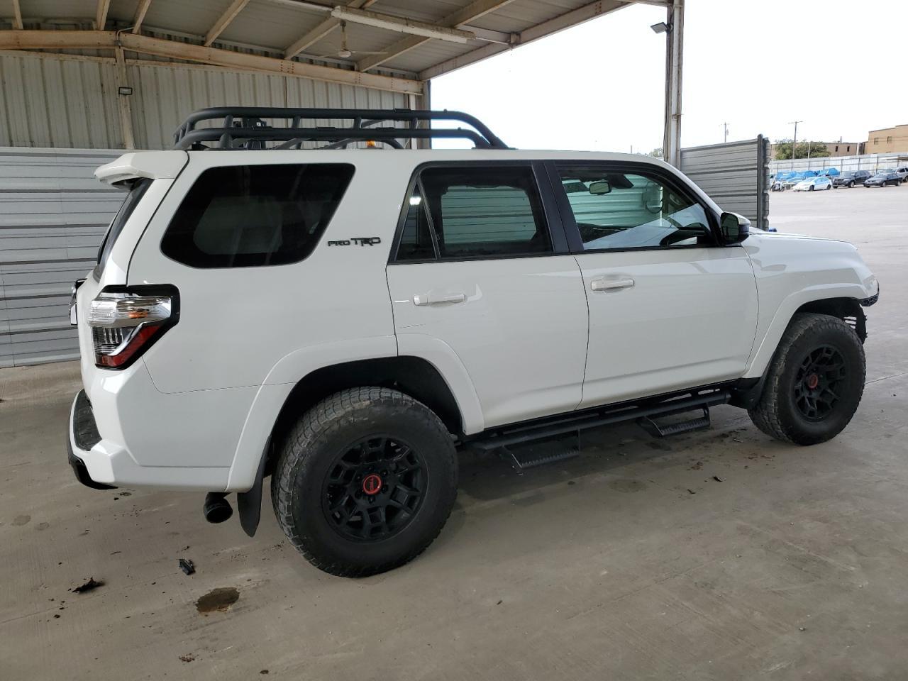 2022 TOYOTA 4RUNNER SR - Фото 3