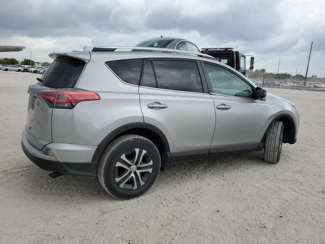 2016 TOYOTA RAV4 LE - Фото 3