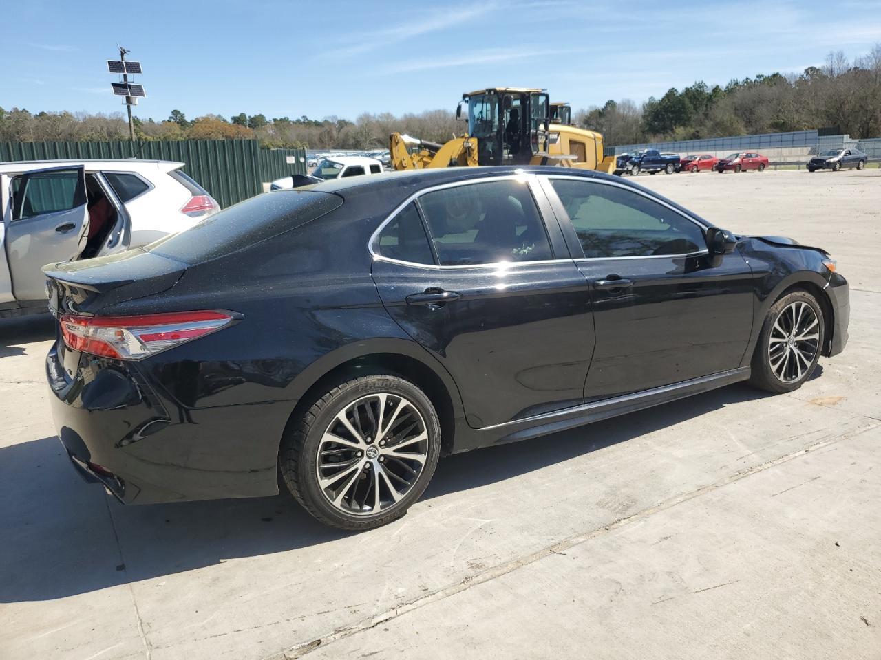 2019 TOYOTA CAMRY L - Фото 3