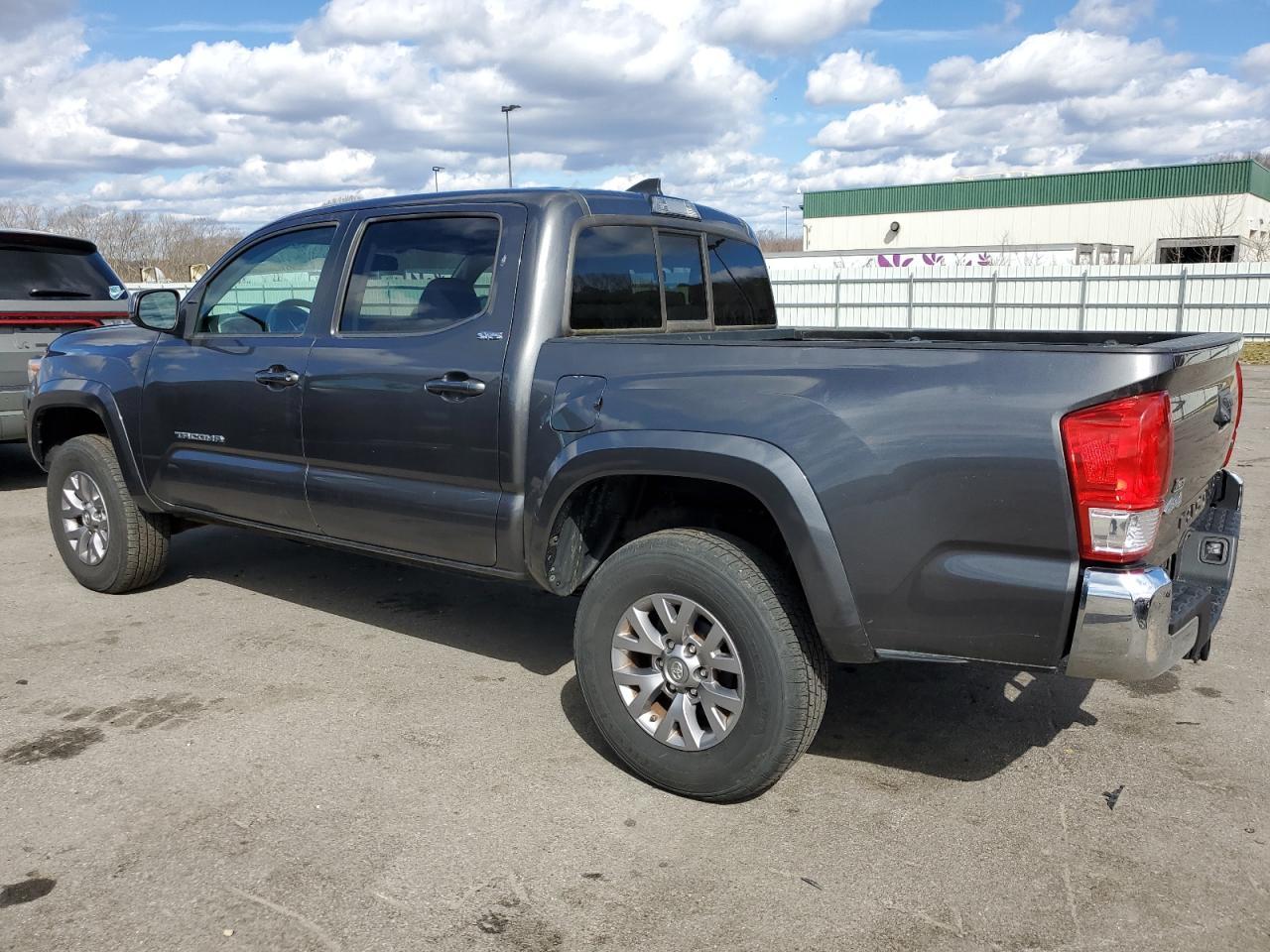 2017 TOYOTA TACOMA DOU - Фото 2