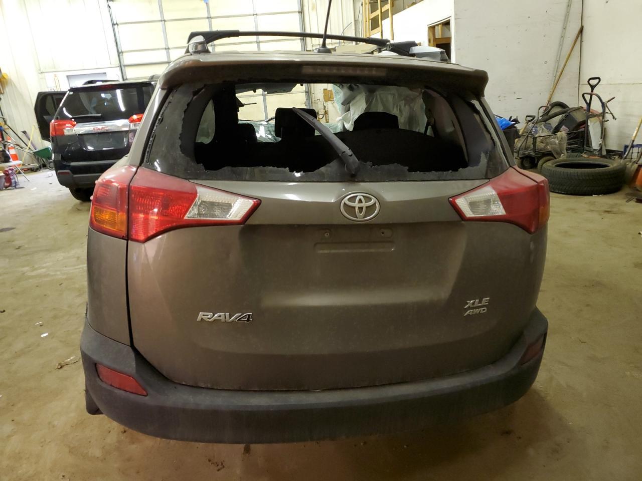 2015 TOYOTA RAV4 XLE - Фото 6
