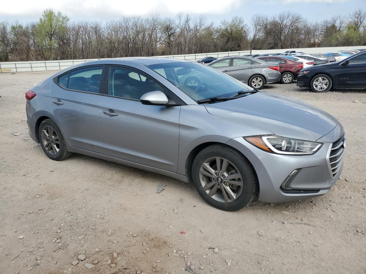 2017 HYUNDAI ELANTRA SE - Image 4