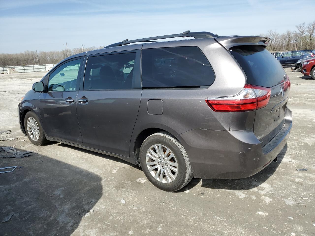 2015 TOYOTA SIENNA XLE - Фото 2