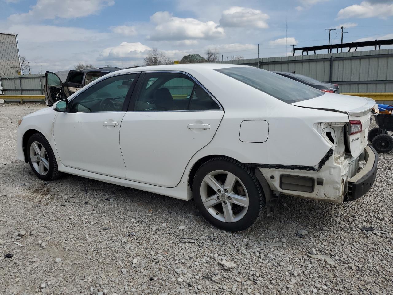 2014 TOYOTA CAMRY L - Image 2