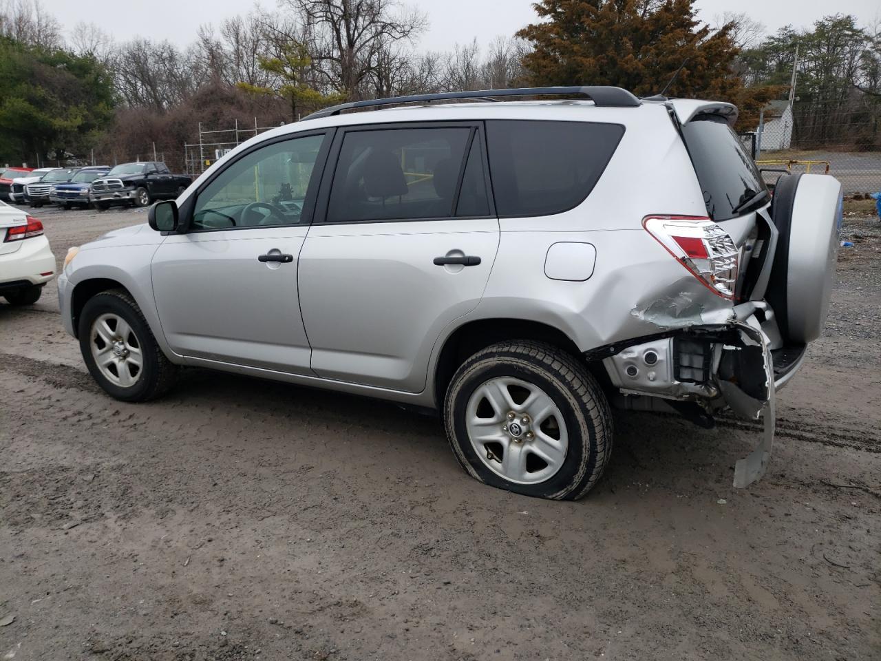 2011 TOYOTA RAV4 - Фото 2