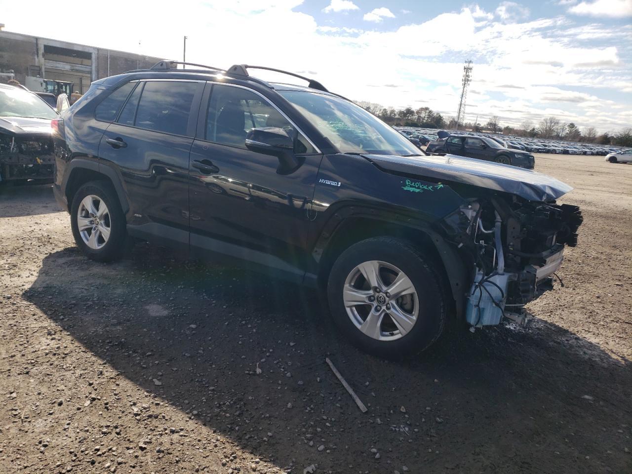 2020 TOYOTA RAV4 XLE - Фото 4