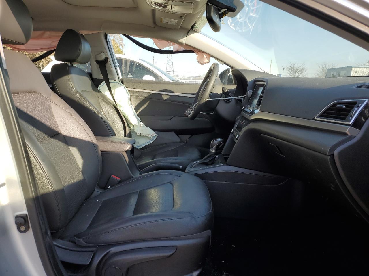 2017 HYUNDAI ELANTRA SE - Фото 7