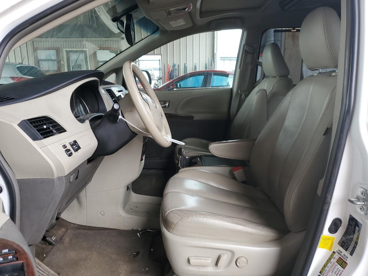 2013 TOYOTA SIENNA XLE - Фото 7
