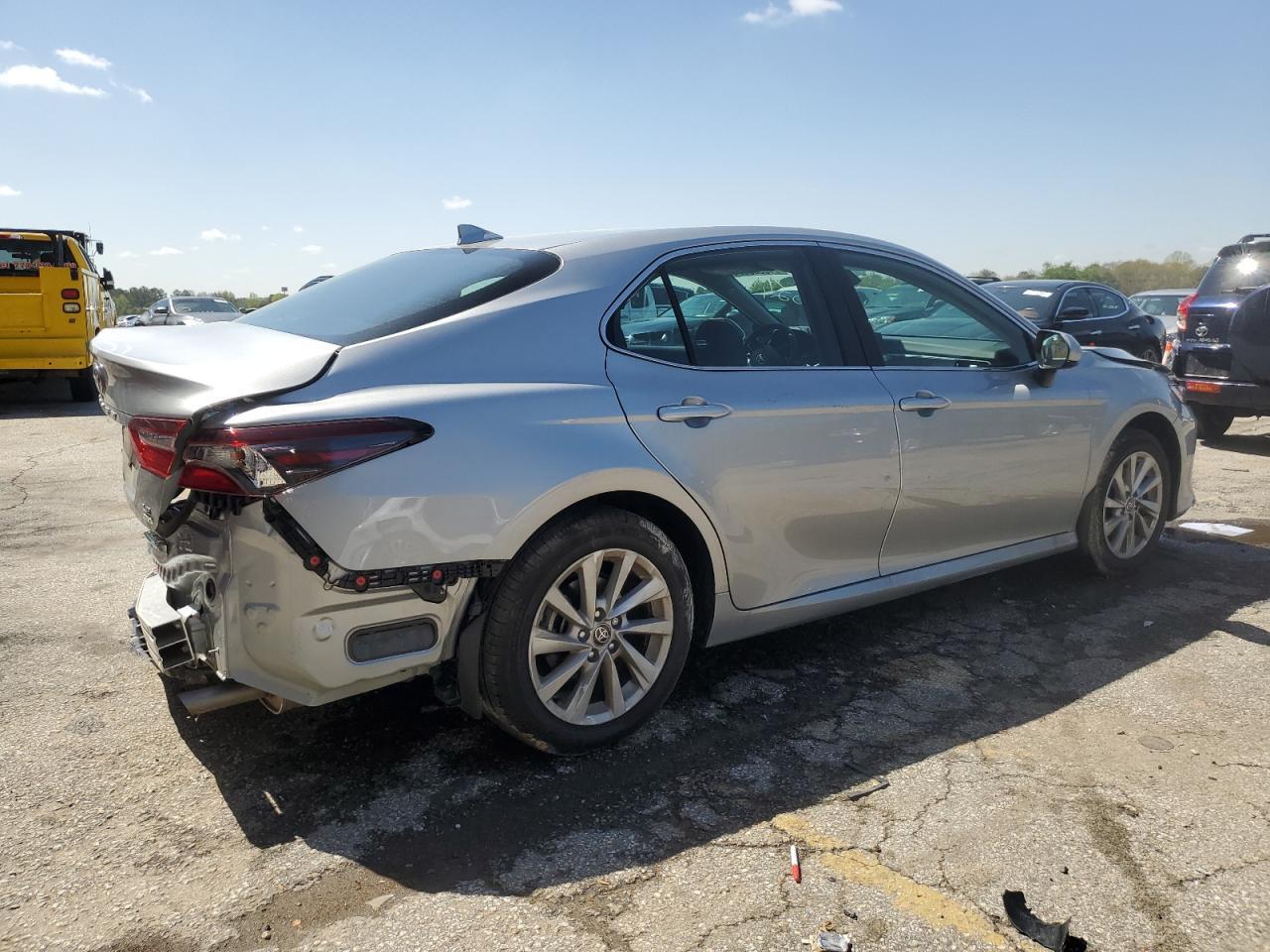 2023 TOYOTA CAMRY LE - Фото 3