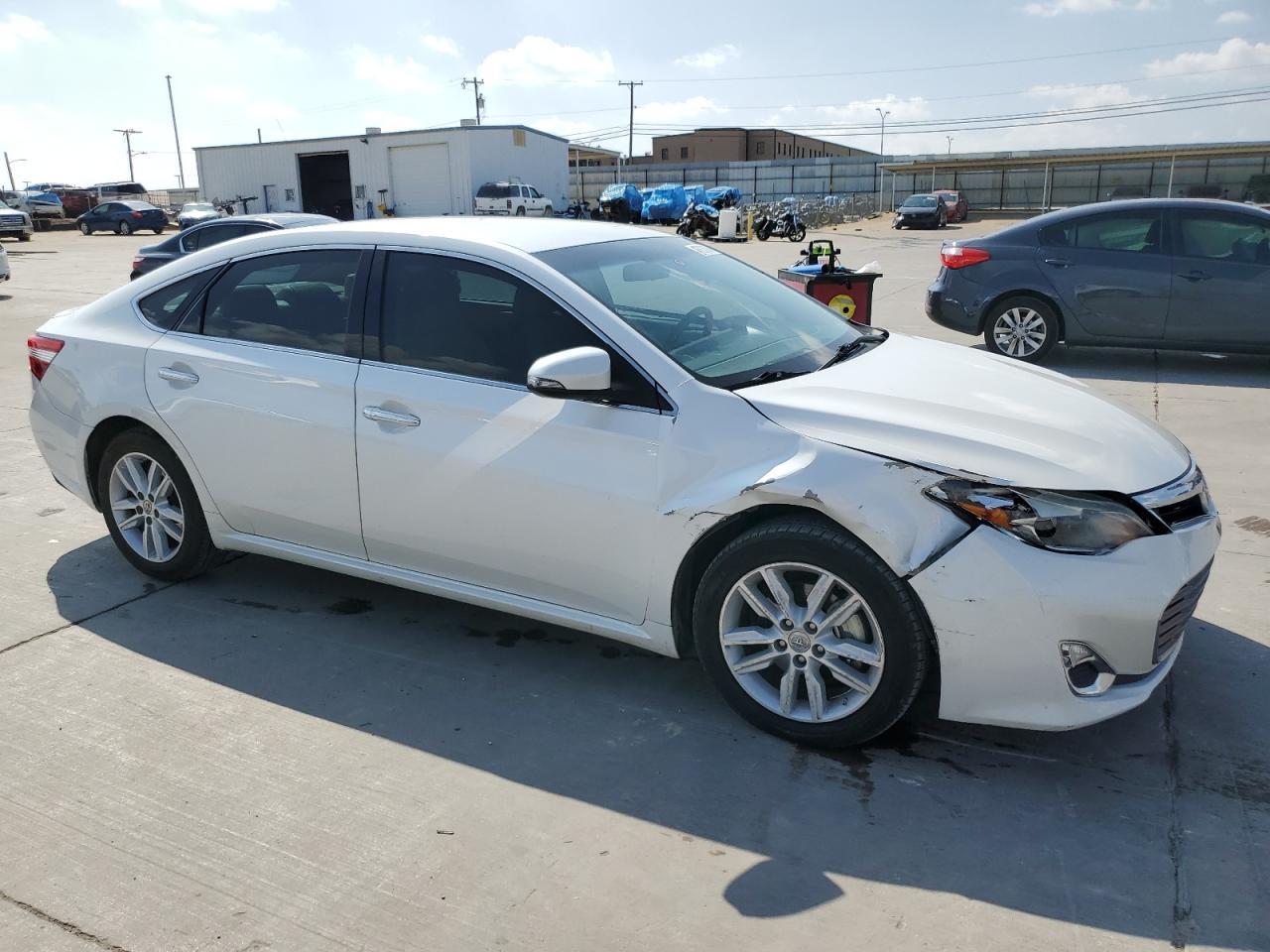 2015 TOYOTA AVALON XLE - Image 4
