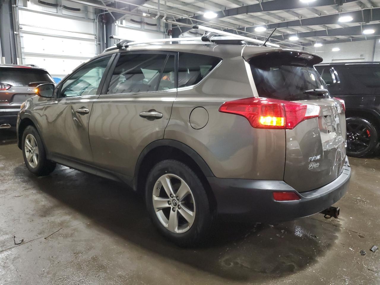 2015 TOYOTA RAV4 XLE - Фото 2