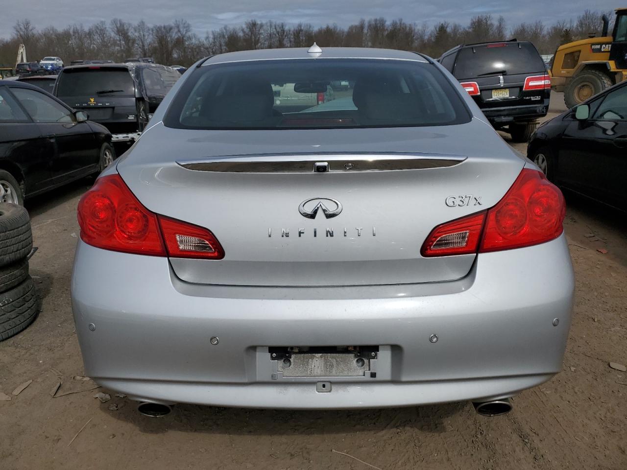 2012 INFINITI G37 - Image 6