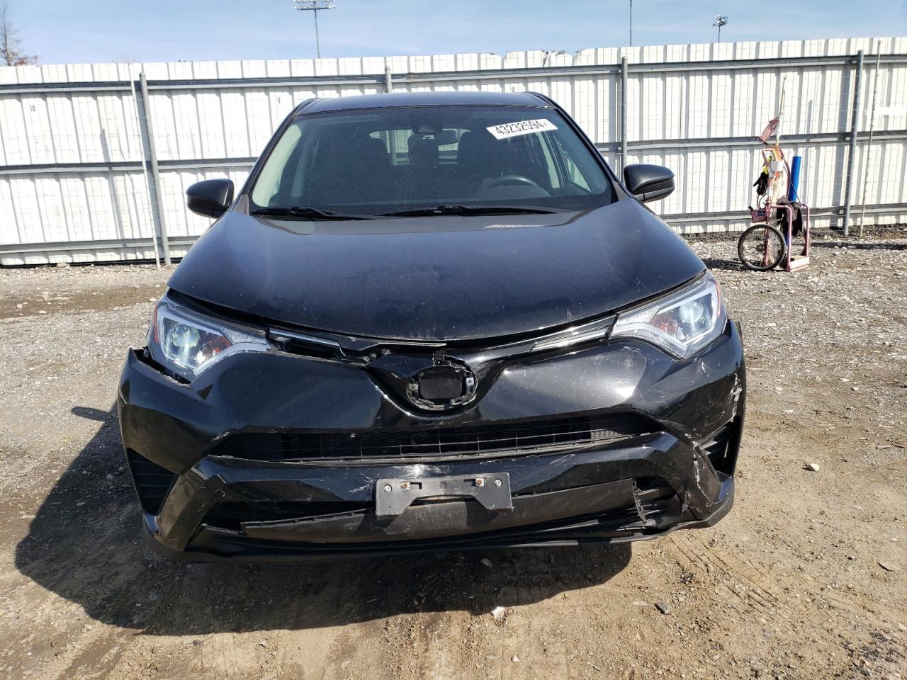 2017 TOYOTA RAV4 LE - Фото 5
