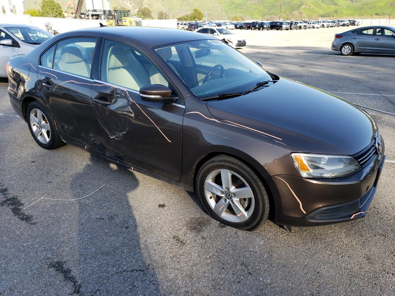 2013 VOLKSWAGEN JETTA TDI - Image 4