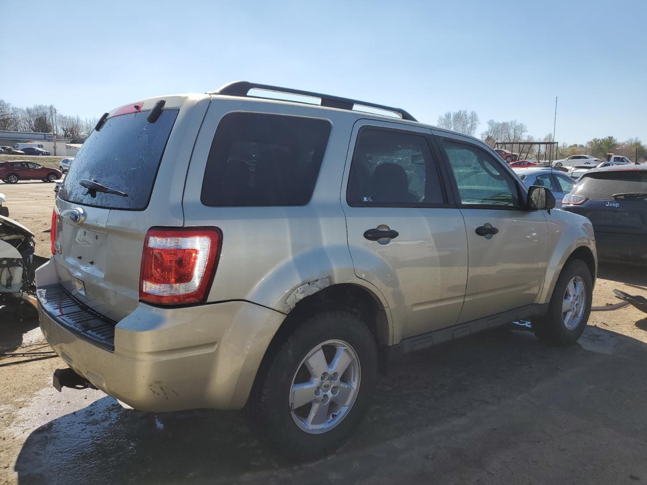 2010 FORD ESCAPE XLT - Image 3