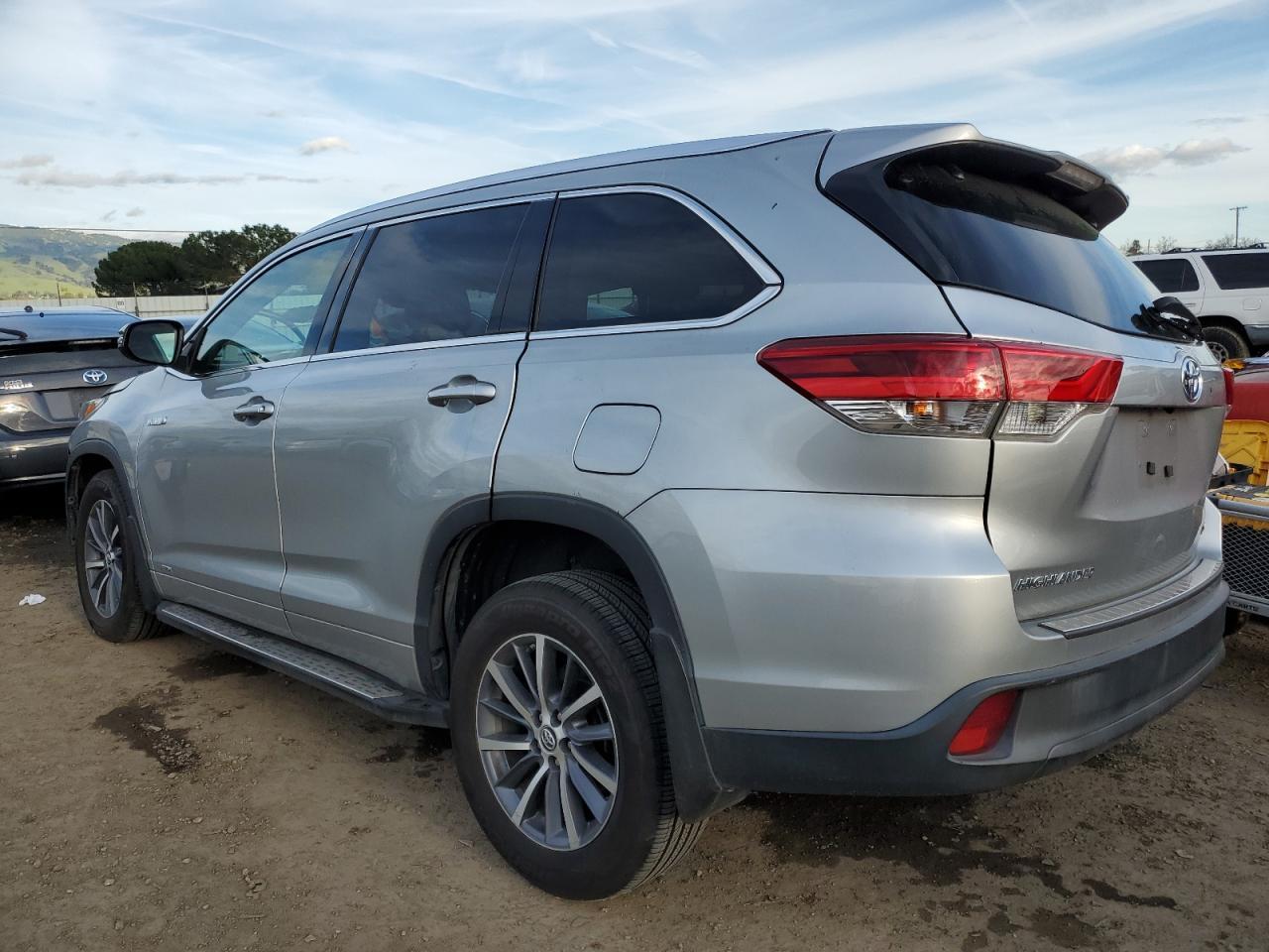 2018 TOYOTA HIGHLANDER - Image 2
