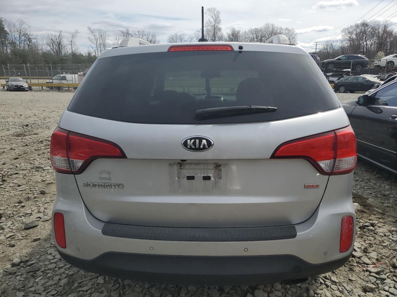 2015 KIA SORENTO LX - Image 6