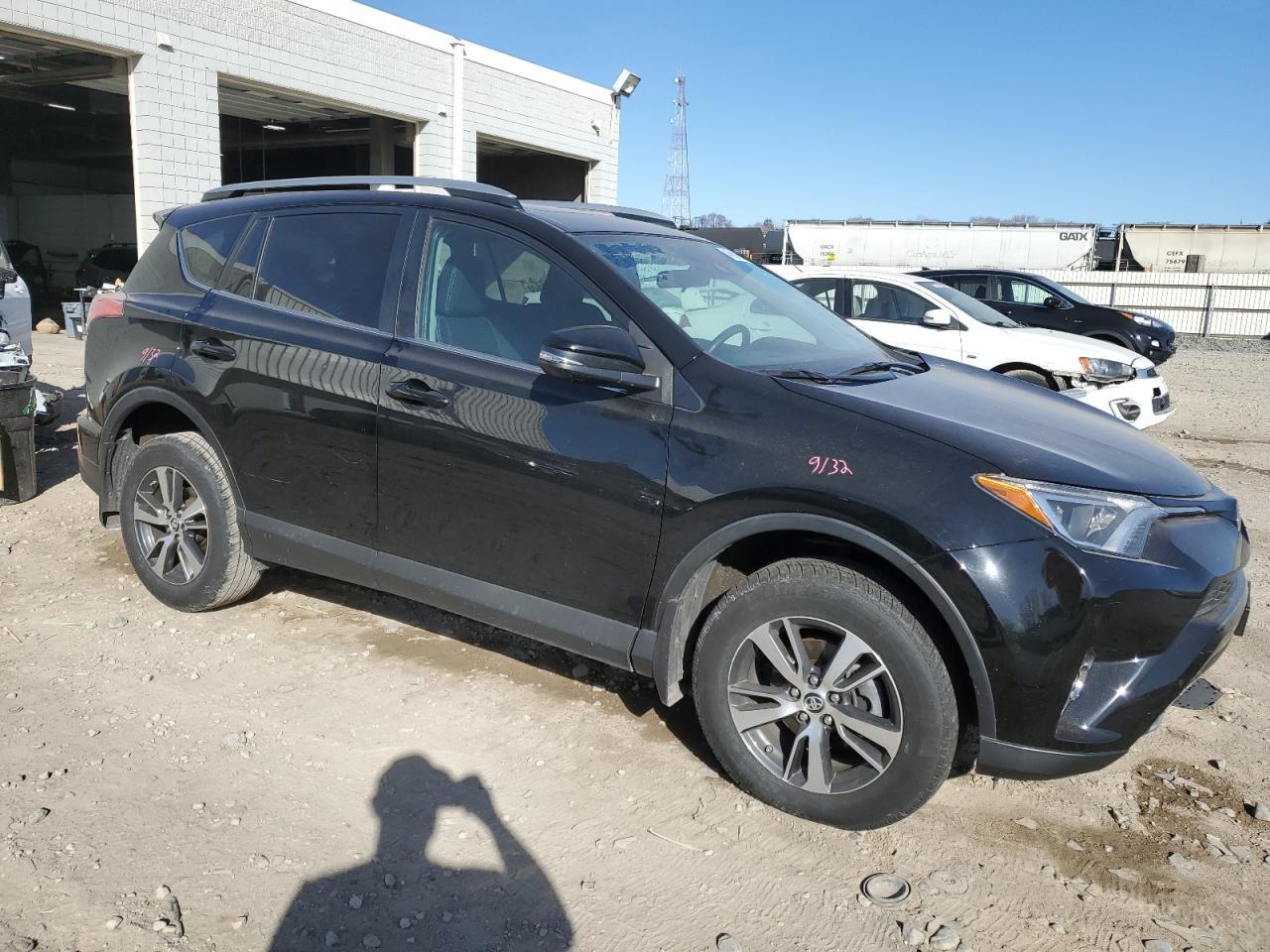 2017 TOYOTA RAV4 XLE - Image 4