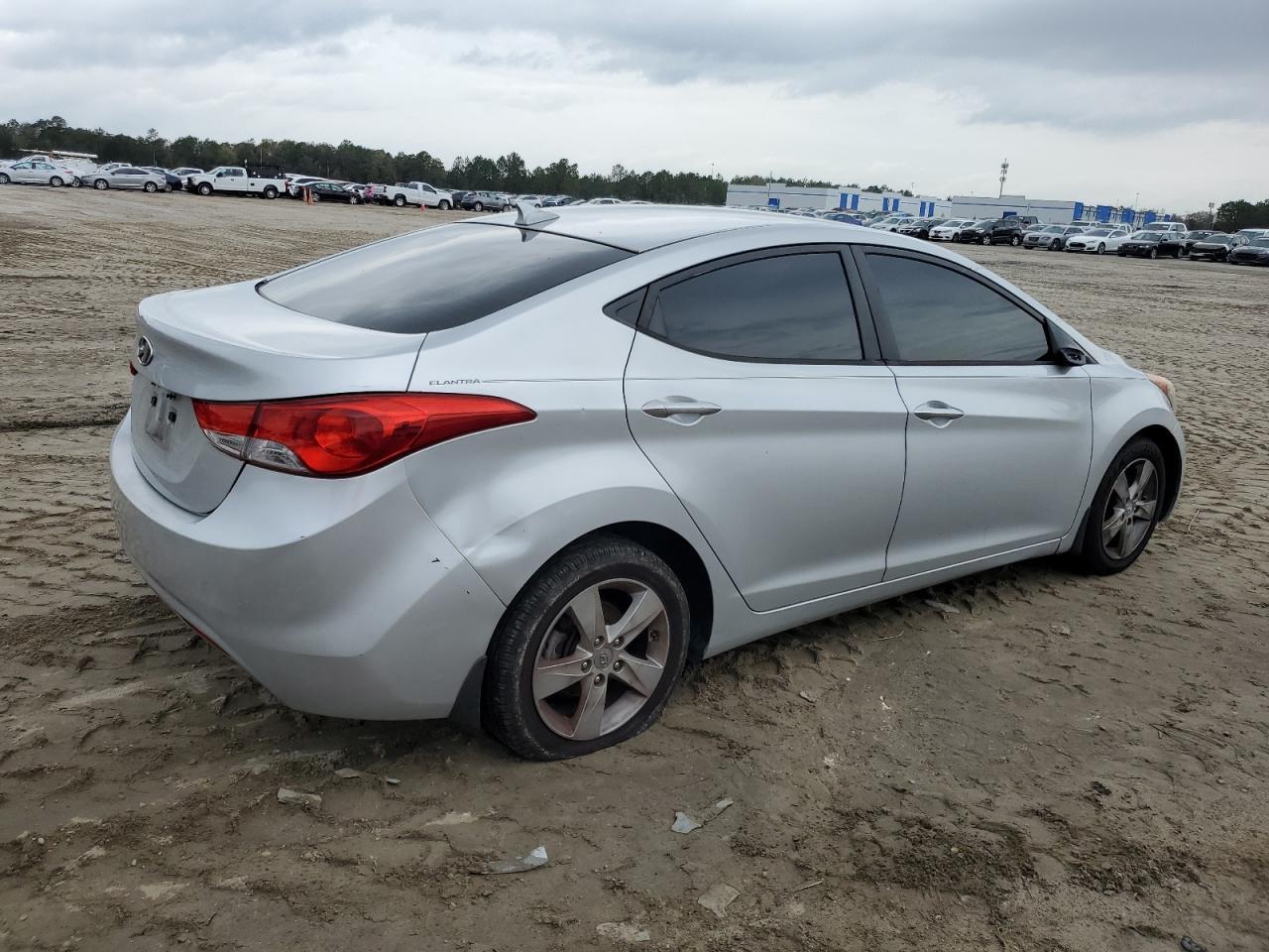 2013 HYUNDAI ELANTRA GL - Image 3