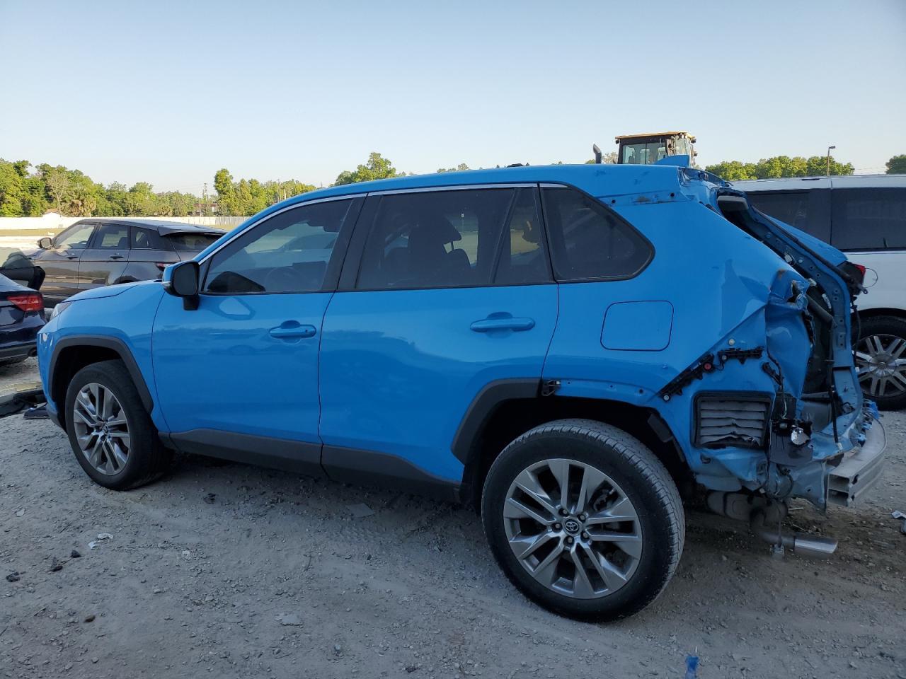 2019 TOYOTA RAV4 XLE P - Фото 2