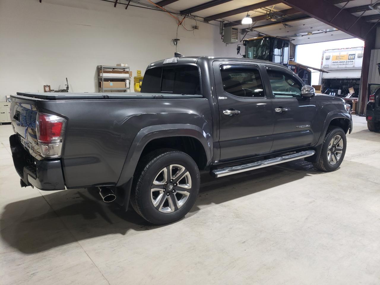 2017 TOYOTA TACOMA DOU - Фото 3