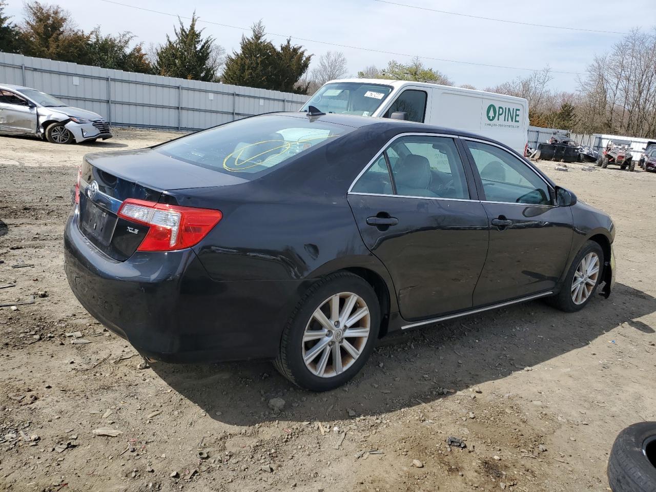 2012 TOYOTA CAMRY SE - Фото 3