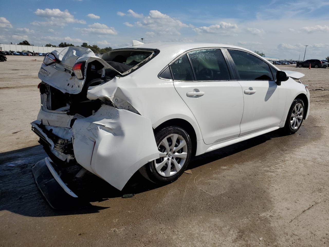 2022 TOYOTA COROLLA LE - Image 3