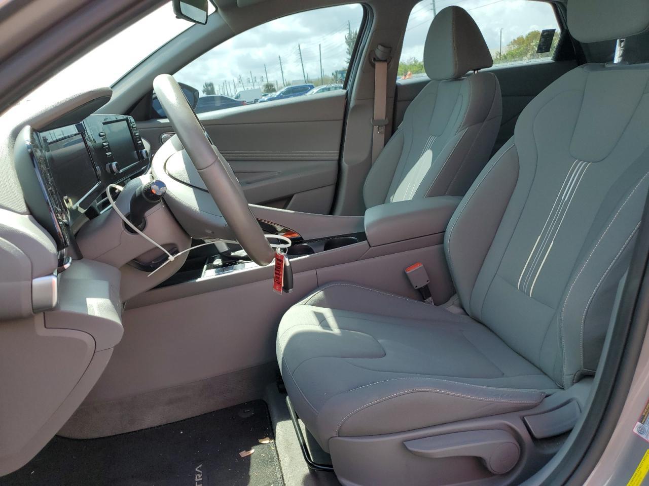 2022 HYUNDAI ELANTRA SE - Фото 7