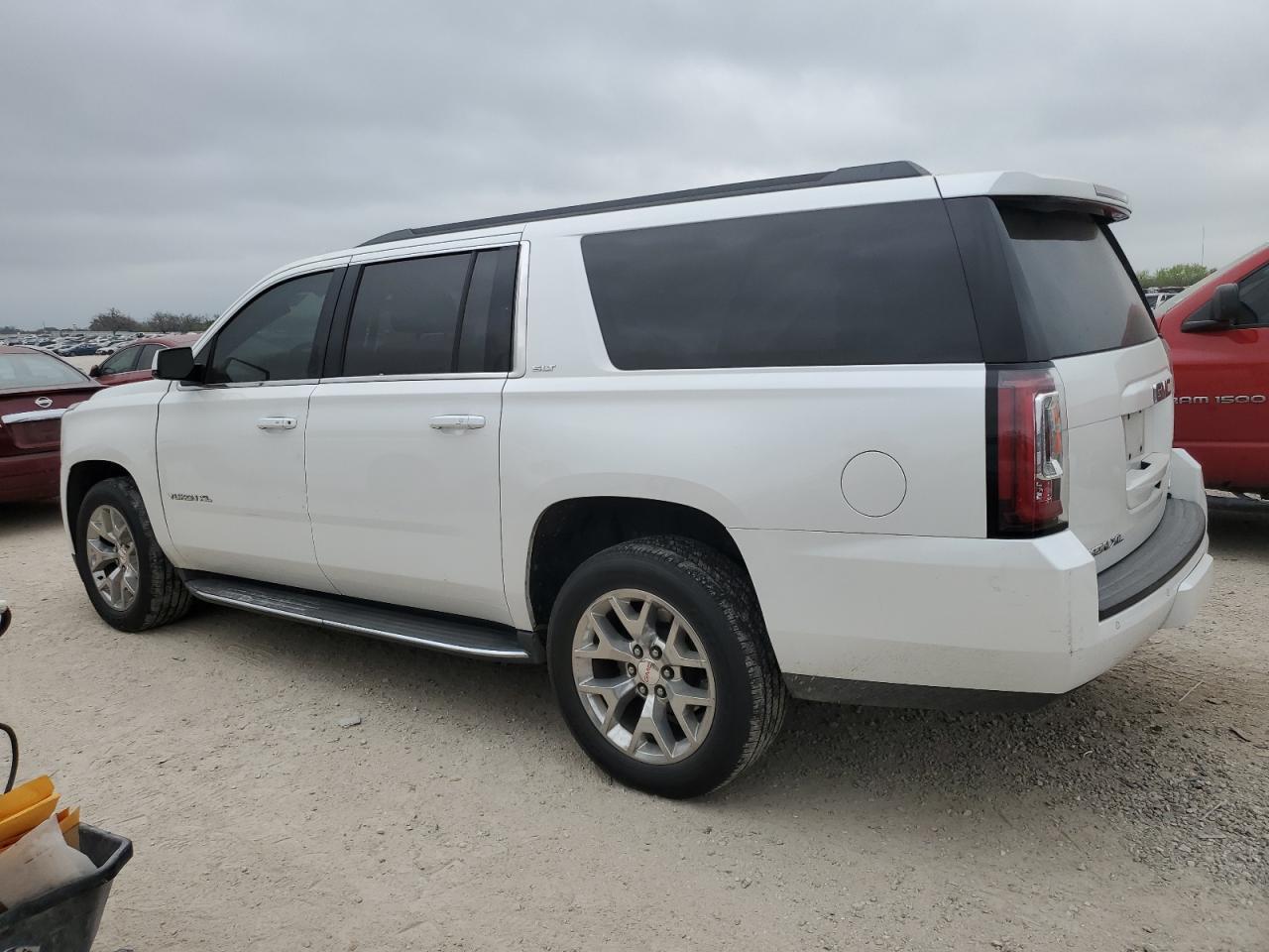 2016 GMC YUKON XL C - Фото 2