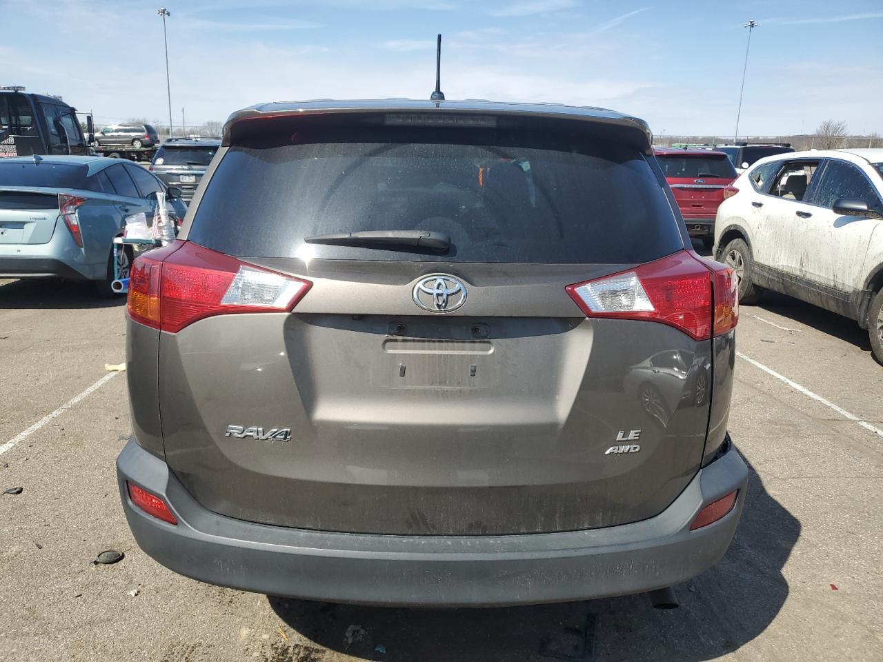 2015 TOYOTA RAV4 LE - Фото 6