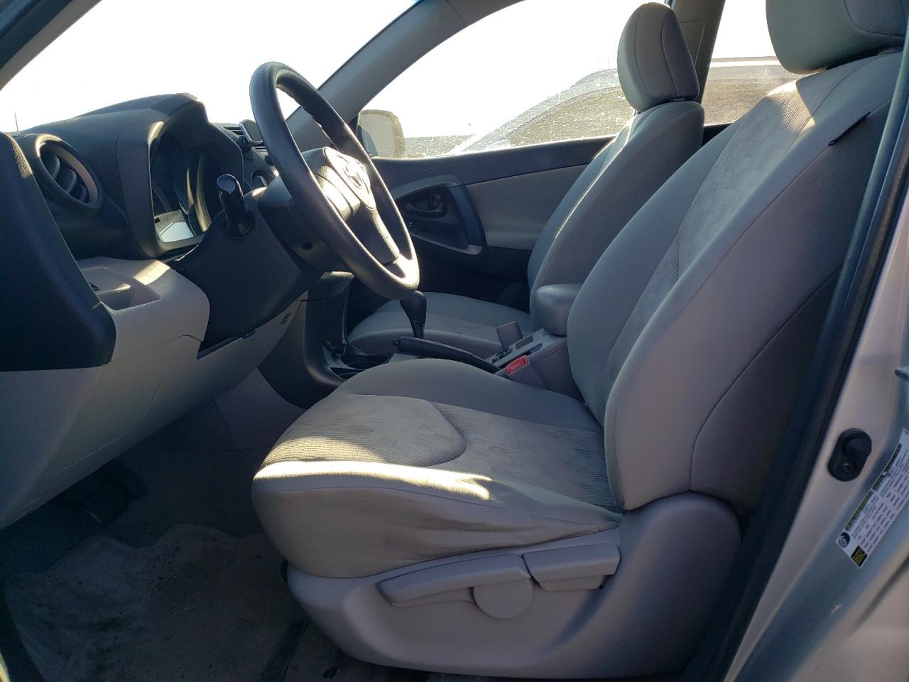 2011 TOYOTA RAV4 - Фото 7