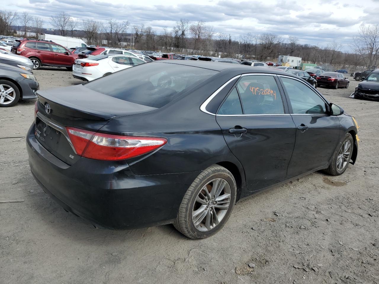 2015 TOYOTA CAMRY LE - Фото 3
