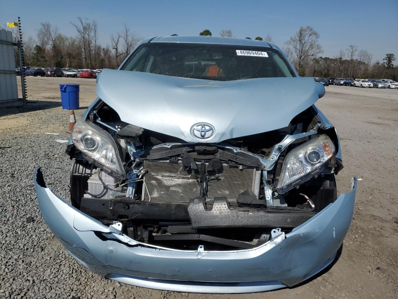 2015 TOYOTA SIENNA LE - Фото 5