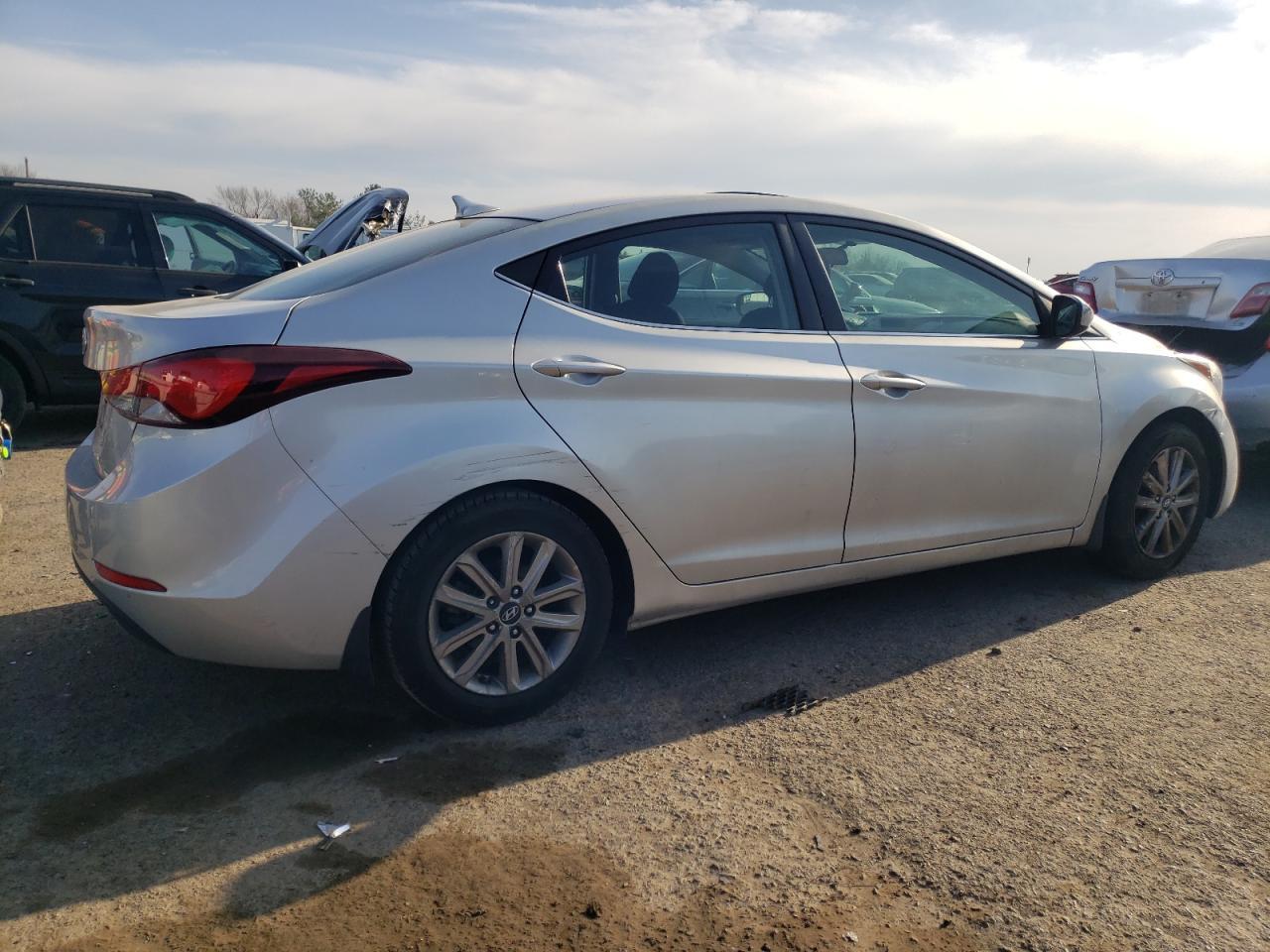 2015 HYUNDAI ELANTRA SE - Image 3