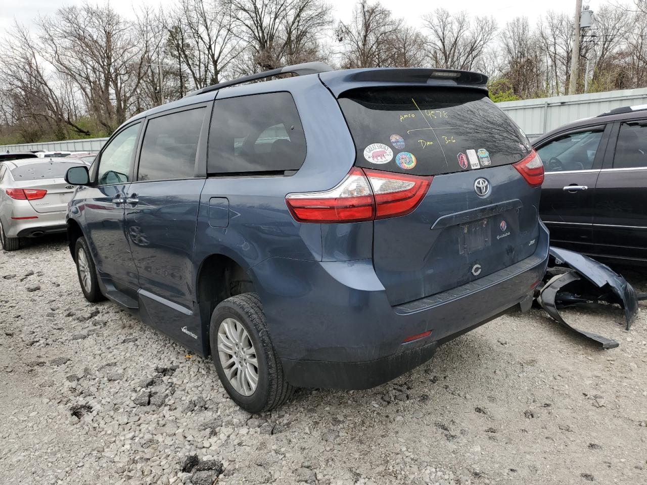 2015 TOYOTA SIENNA XLE - Фото 2