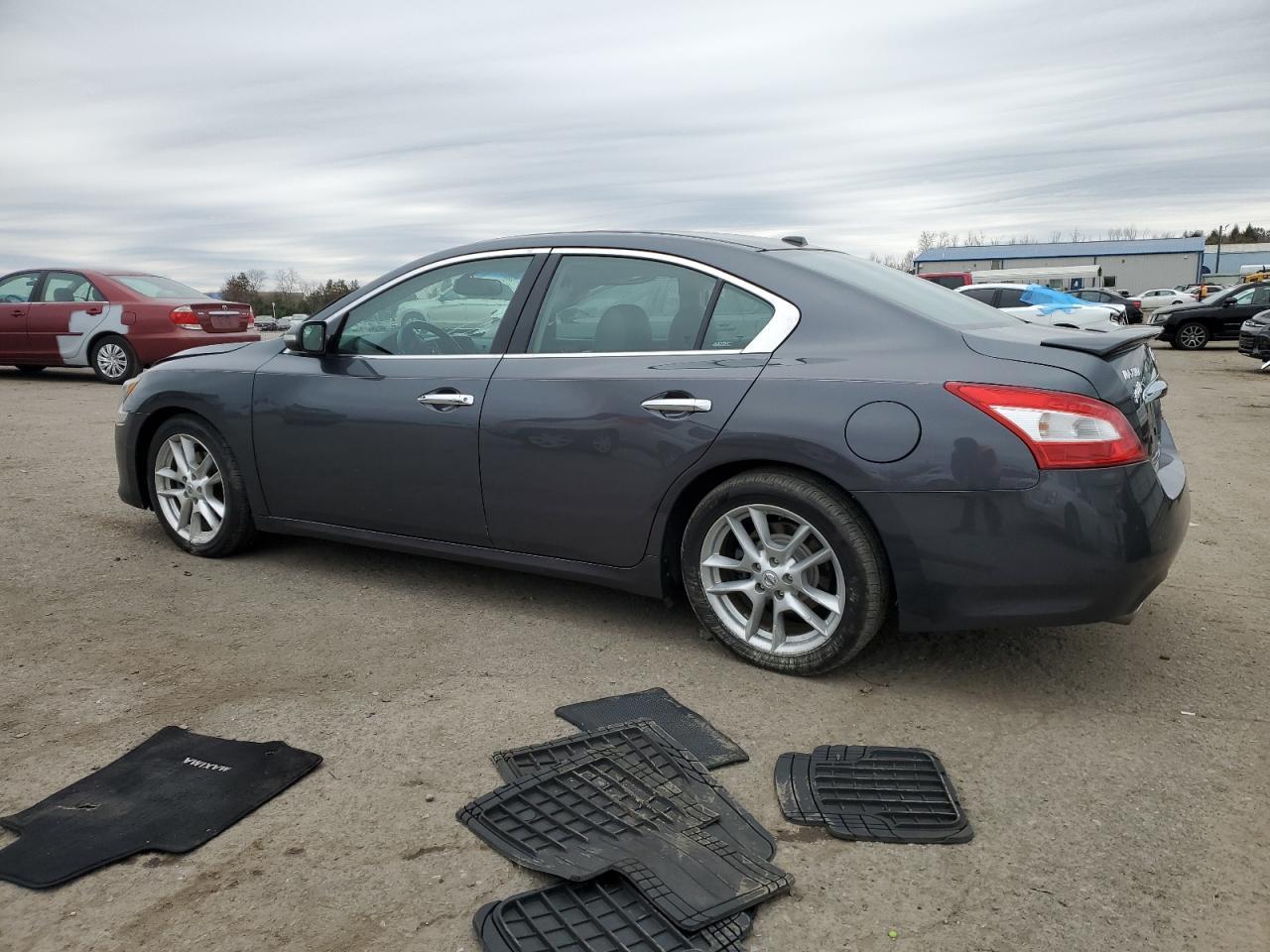 2011 NISSAN MAXIMA S - Image 2