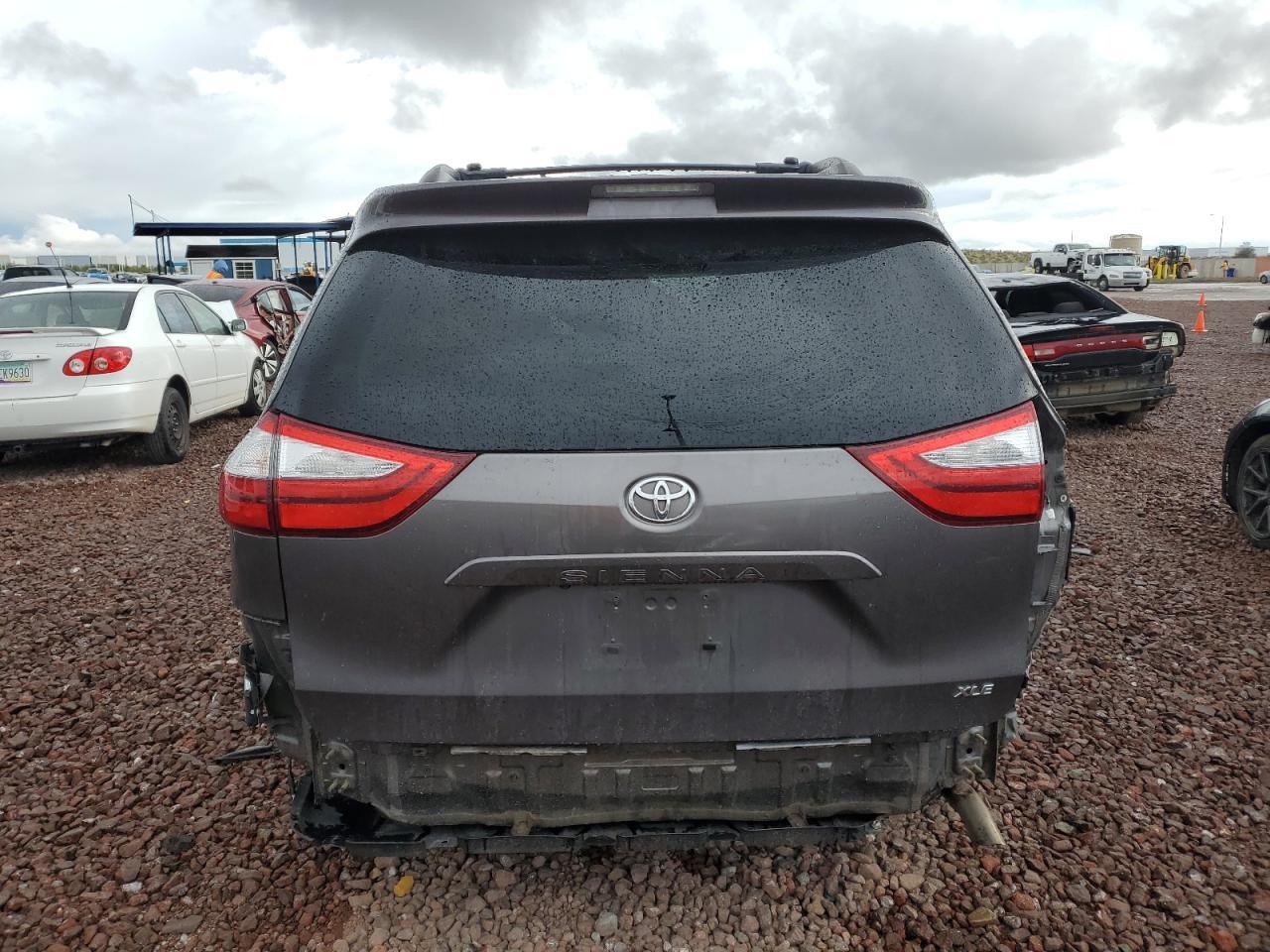 2015 TOYOTA SIENNA XLE - Фото 6