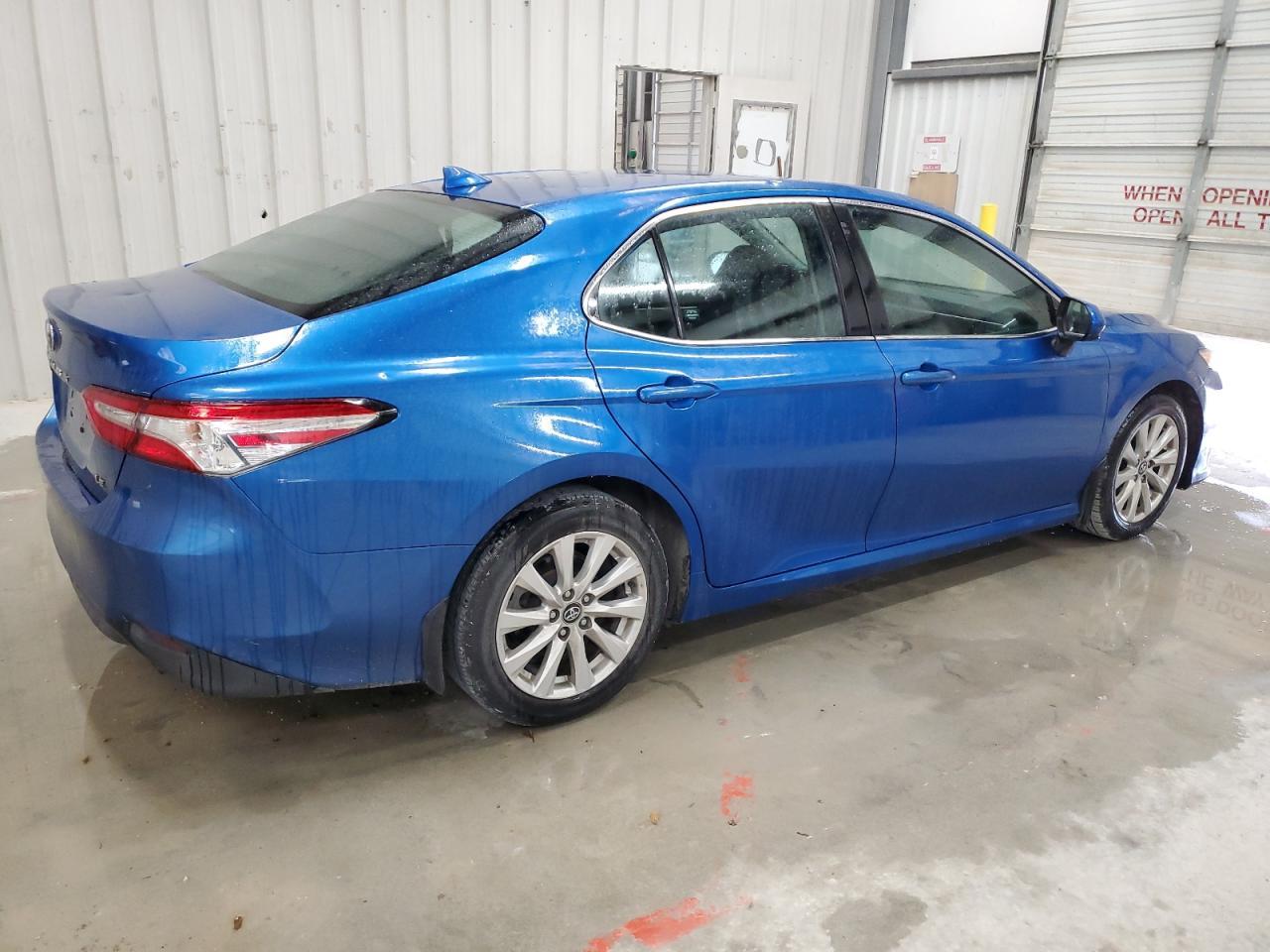 2020 TOYOTA CAMRY LE - Фото 3