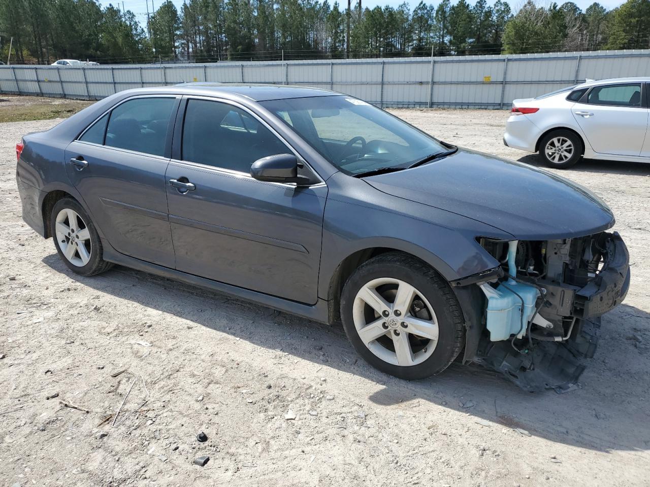 2014 TOYOTA CAMRY L - Image 4
