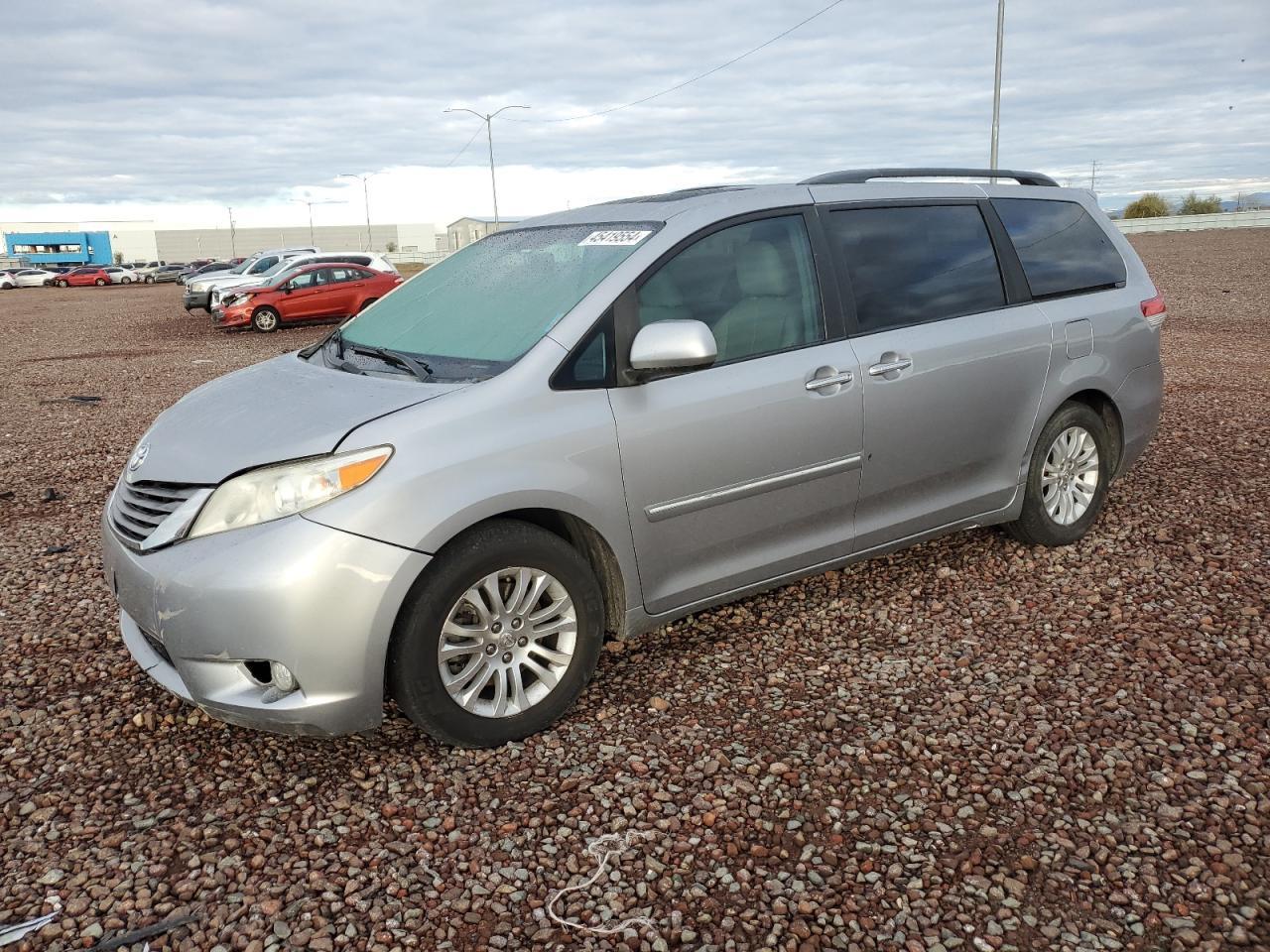 2011 TOYOTA SIENNA XLE