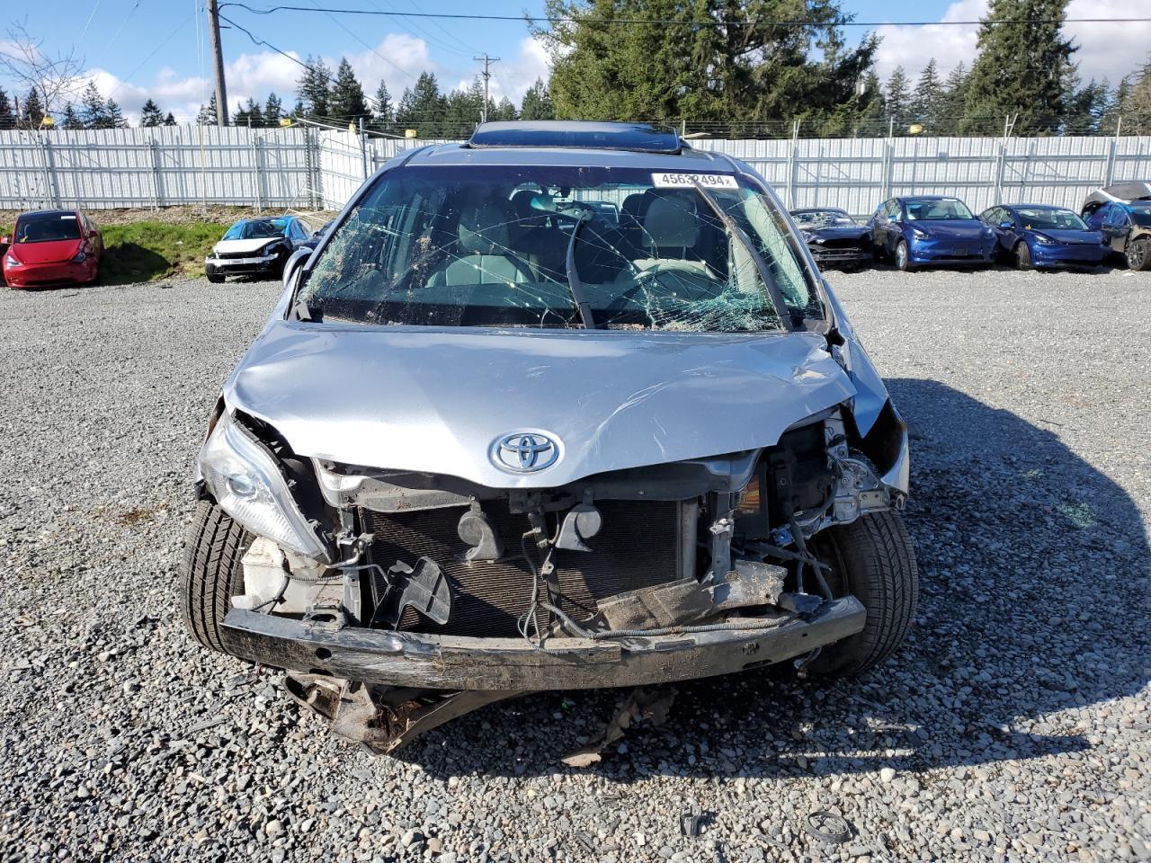 2013 TOYOTA SIENNA XLE - Image 5