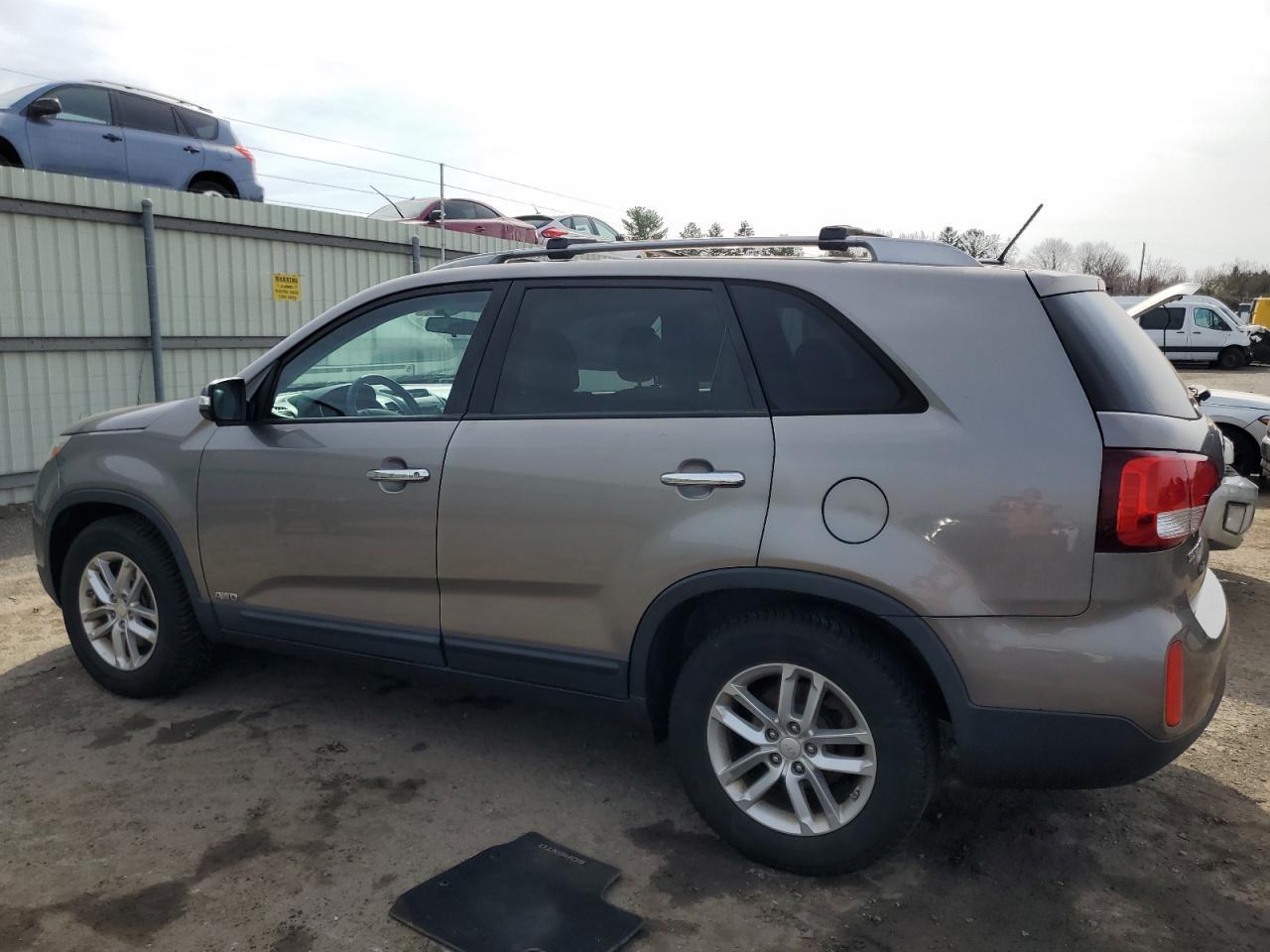 2015 KIA SORENTO LX - Image 2