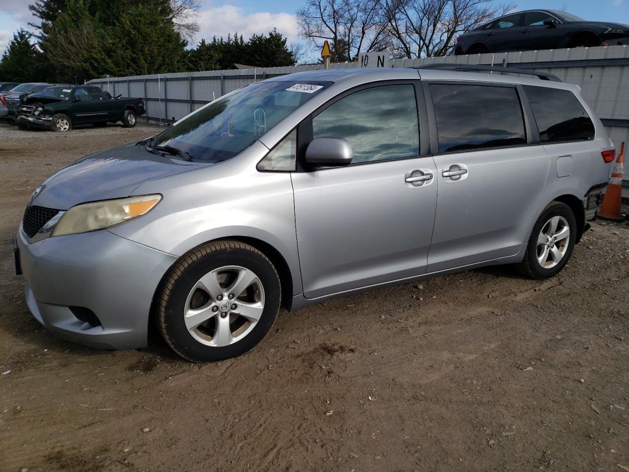 2015 TOYOTA SIENNA
